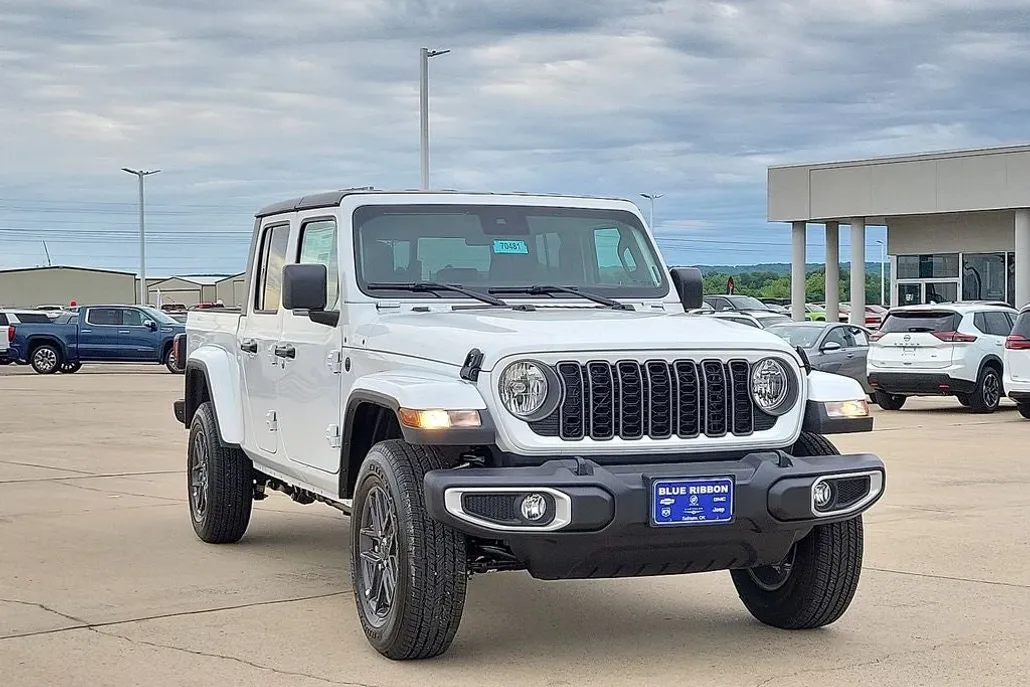 2025 Jeep Gladiator Sport photo 1