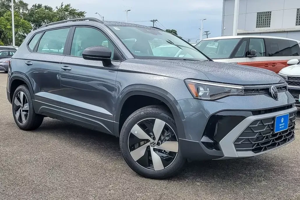 2025 Volkswagen Taos S photo 1