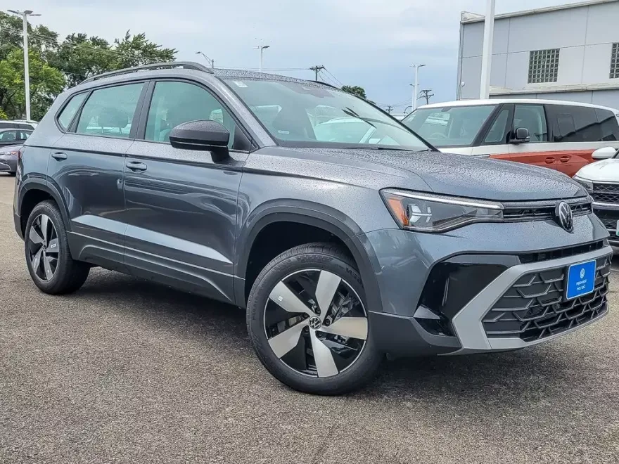 2025 Volkswagen Taos S photo 1