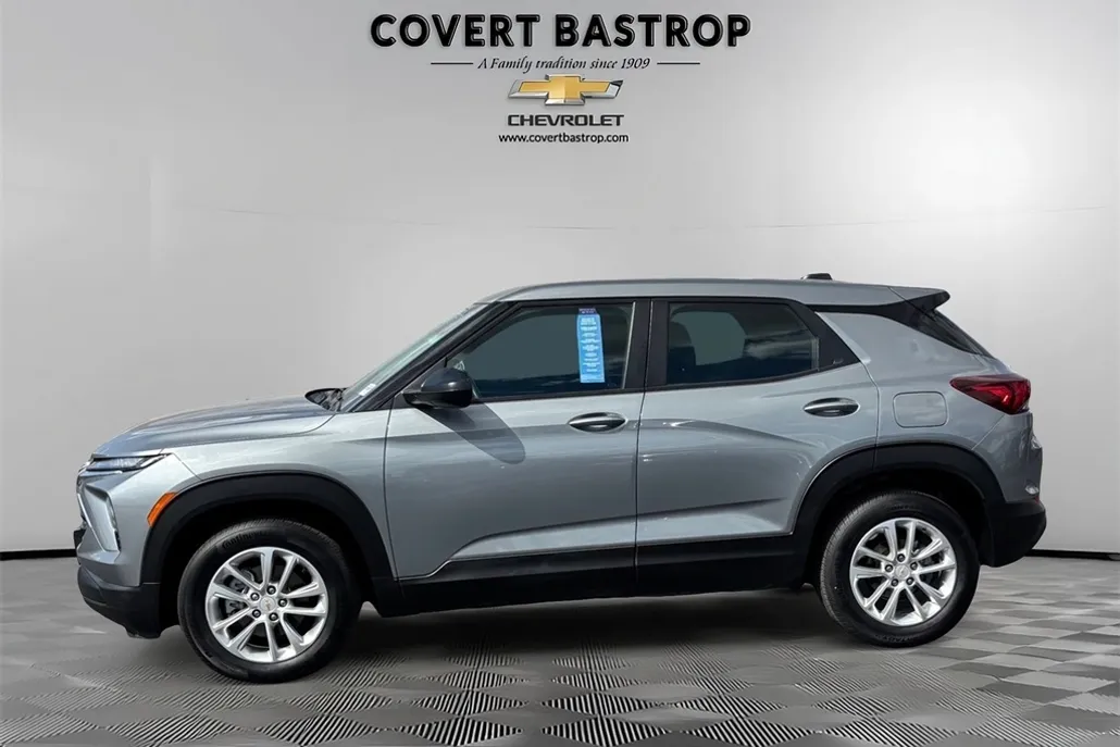 2024 Chevrolet Trailblazer LS photo 1