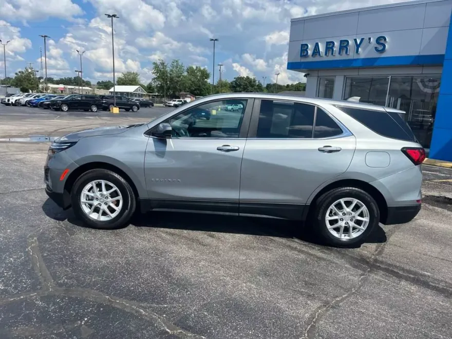2023 Chevrolet Equinox LT photo 1