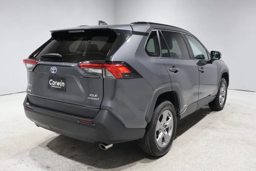 2023 Toyota RAV4 Hybrid XLE photo 1