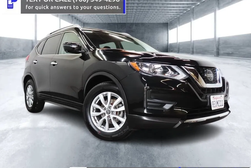 2018 Nissan Rogue SV photo 1