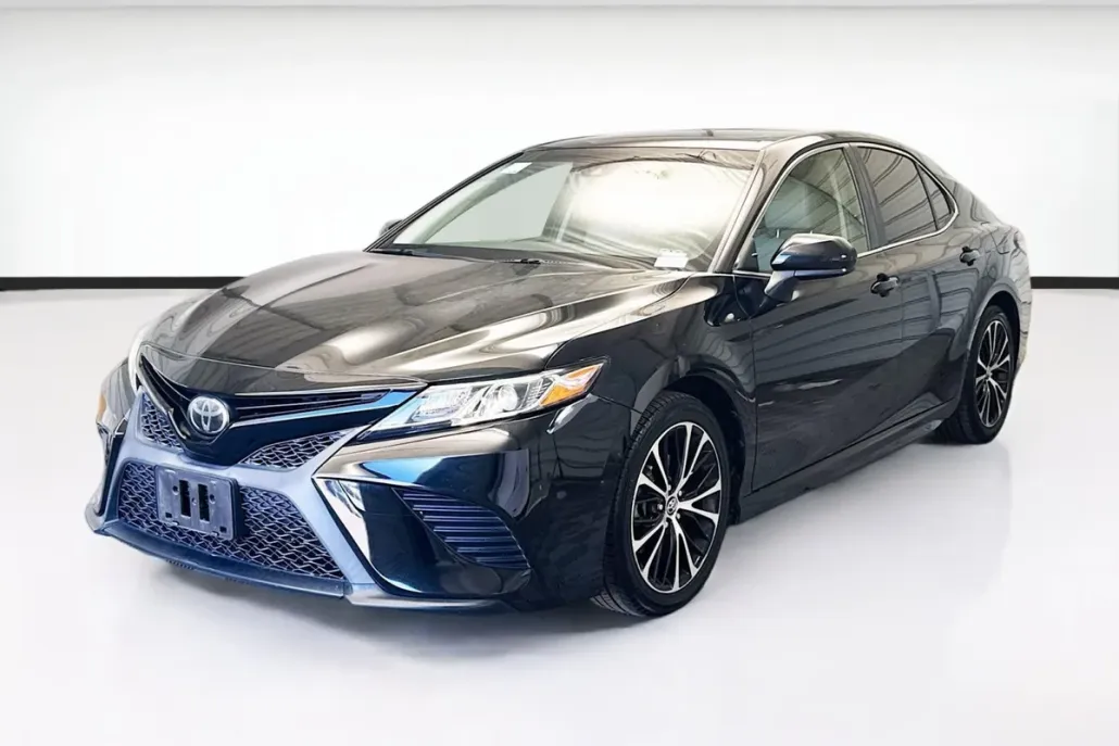 2018 Toyota Camry SE photo 1