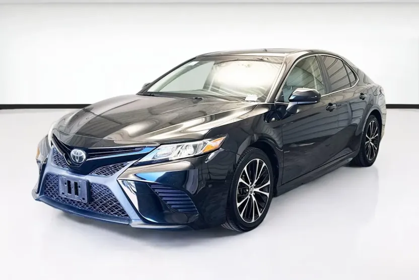 2018 Toyota Camry SE photo 1