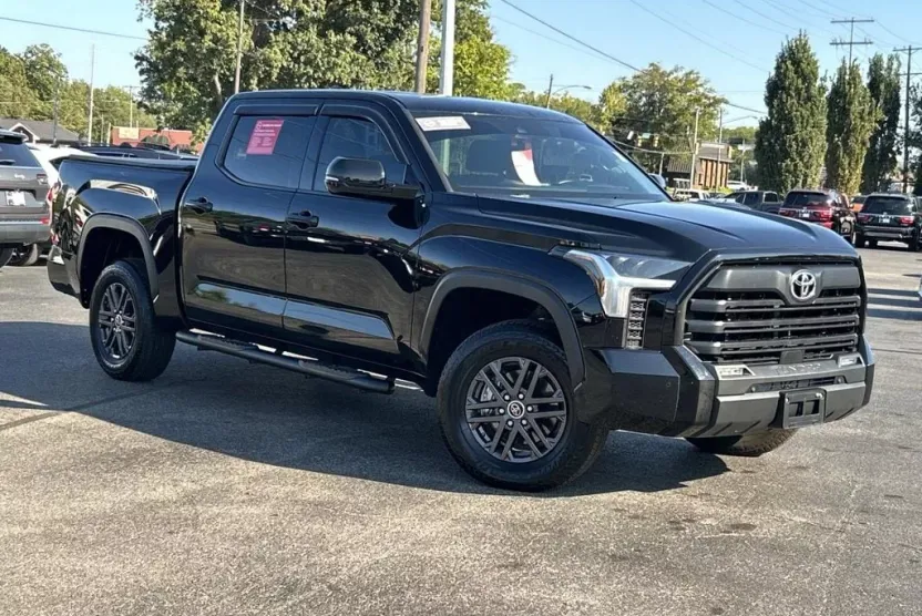2024 Toyota Tundra SR5 photo 1