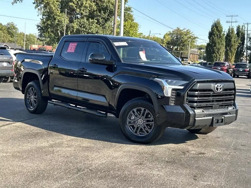 2024 Toyota Tundra SR5 photo 1