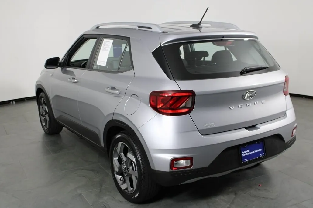 2024 Hyundai Venue SEL photo 1