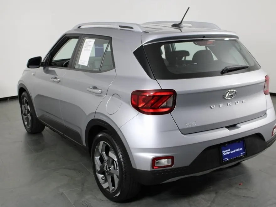 2024 Hyundai Venue SEL photo 1