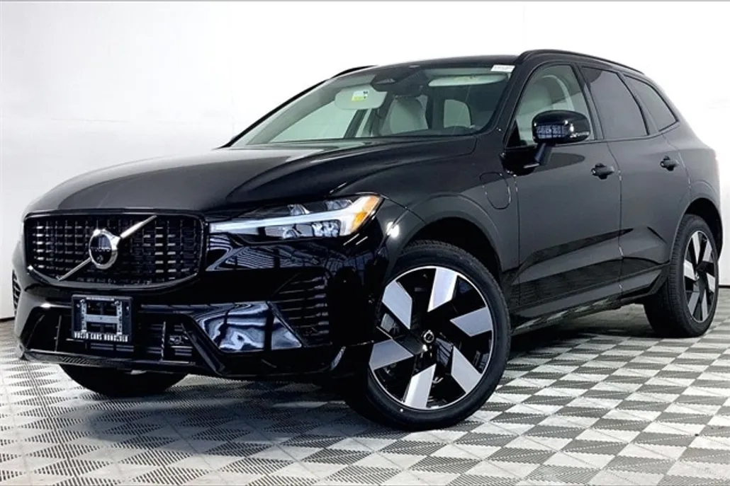 2025 Volvo XC60 Hybrid T8 Plus photo 1