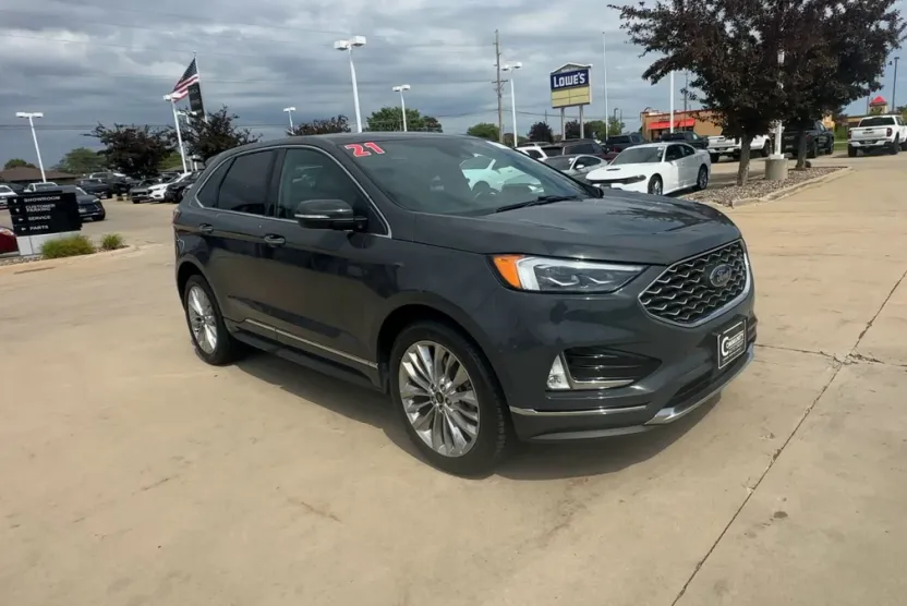 2021 Ford Edge Titanium photo 1