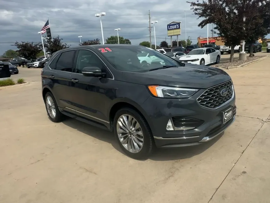 2021 Ford Edge Titanium photo 1
