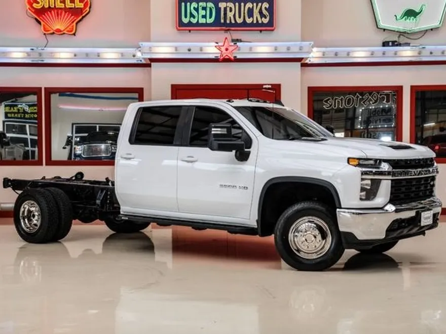 2021 Chevrolet Silverado 3500HD LT photo 1