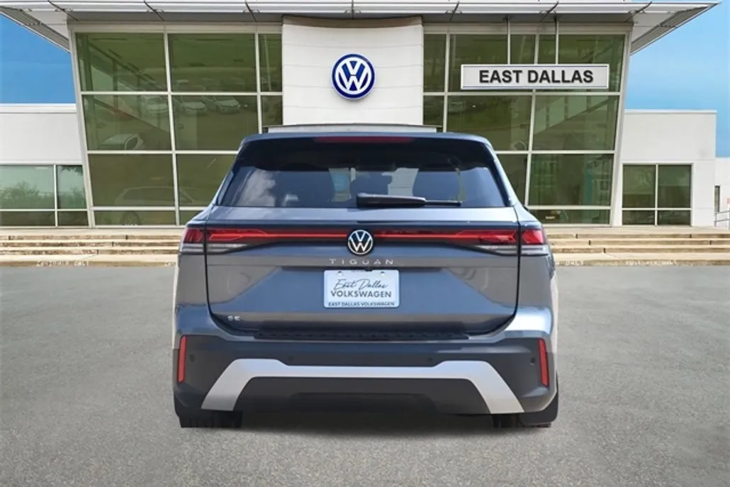 2025 Volkswagen Tiguan SE photo 1