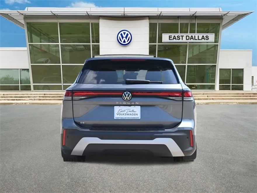 2025 Volkswagen Tiguan SE photo 1