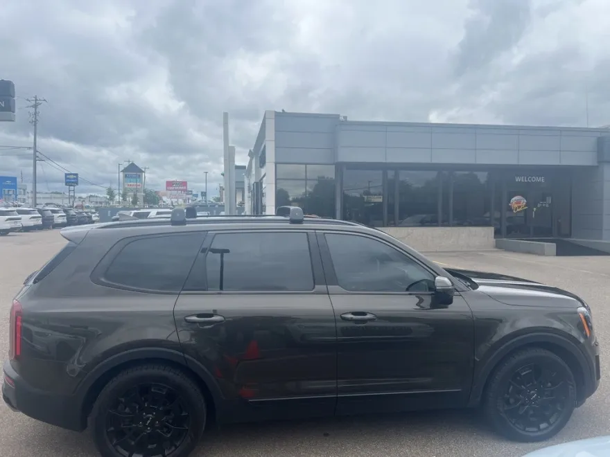 2022 Kia Telluride SX photo 1