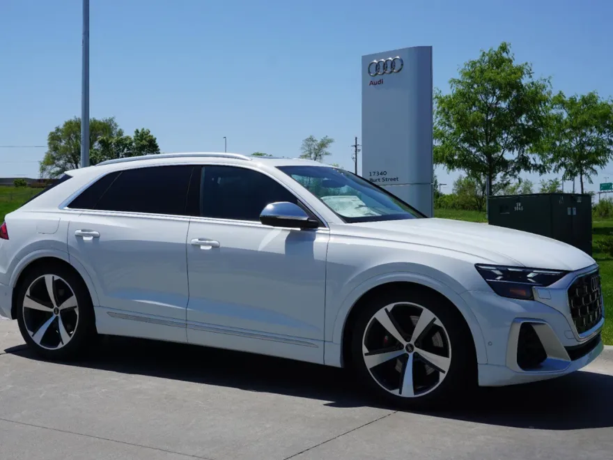 2024 Audi SQ8 Prestige photo 1