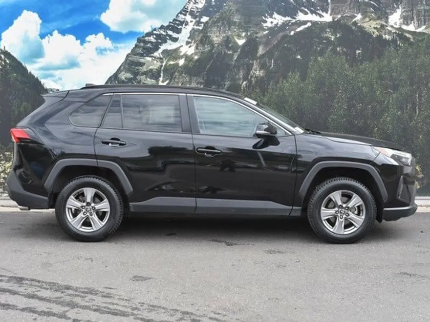 2024 Toyota RAV4 XLE photo 1