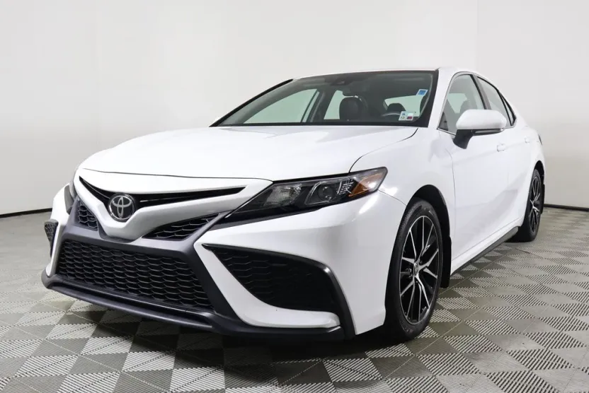 2023 Toyota Camry SE photo 1