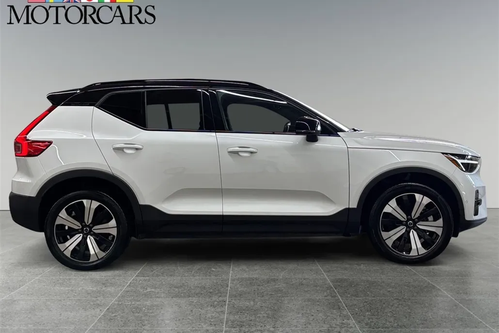 2023 Volvo XC40 Recharge Twin Plus photo 1