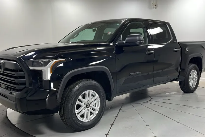 2025 Toyota Tundra SR5 photo 1