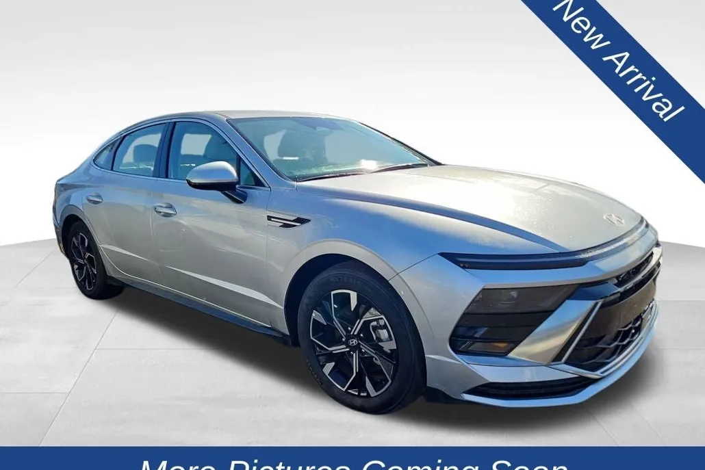 2025 Hyundai Sonata SEL photo 1