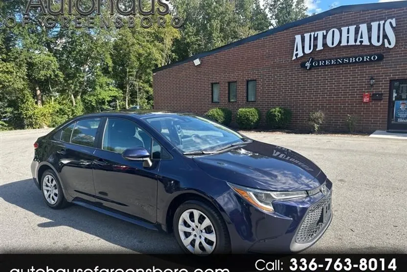 2021 Toyota Corolla LE photo 1