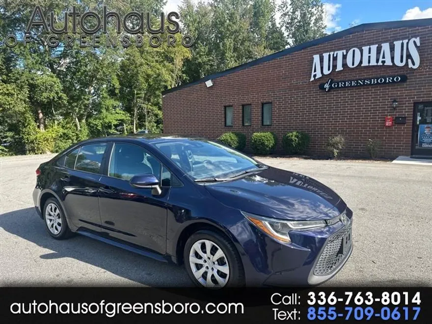 2021 Toyota Corolla LE photo 1