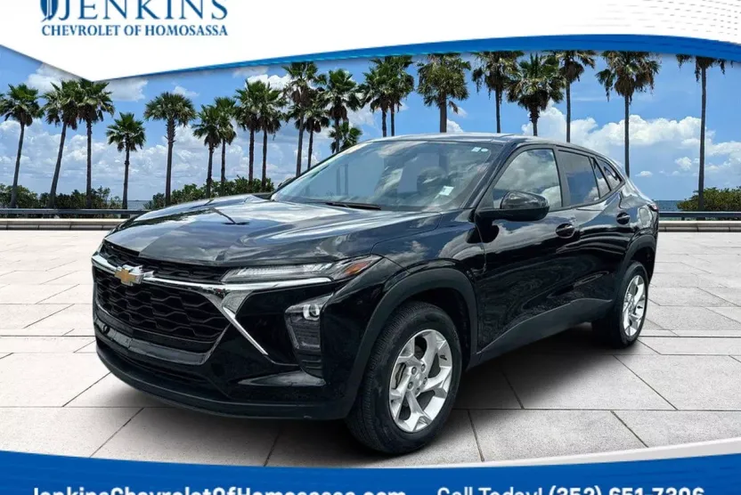 2024 Chevrolet Trax LS photo 1