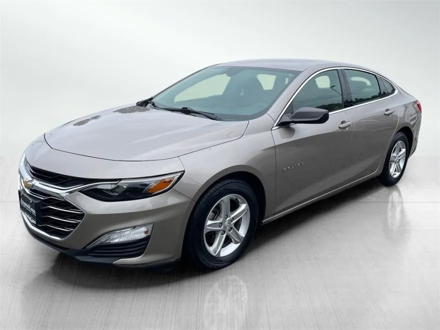 2023 Chevrolet Malibu photo 2