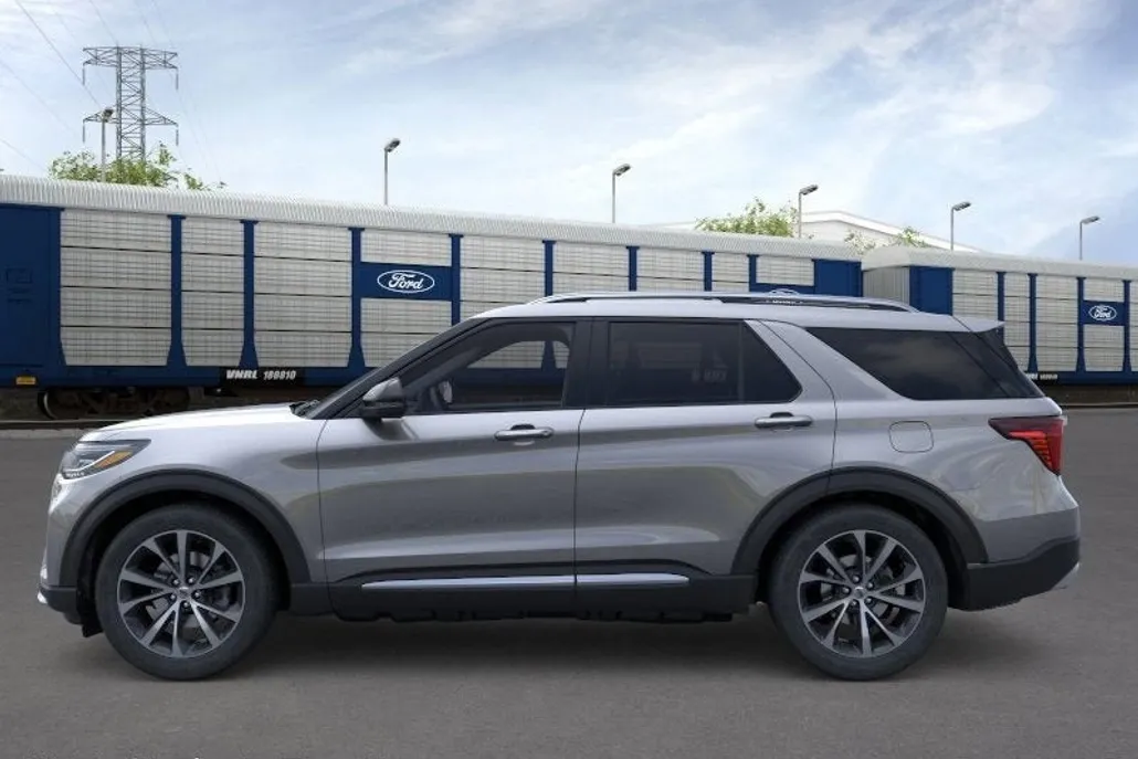 2025 Ford Explorer Platinum photo 1