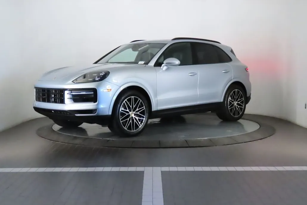 2024 Porsche Cayenne Base photo 1