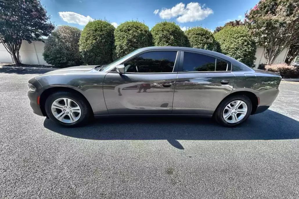 2016 Dodge Charger SE photo 1