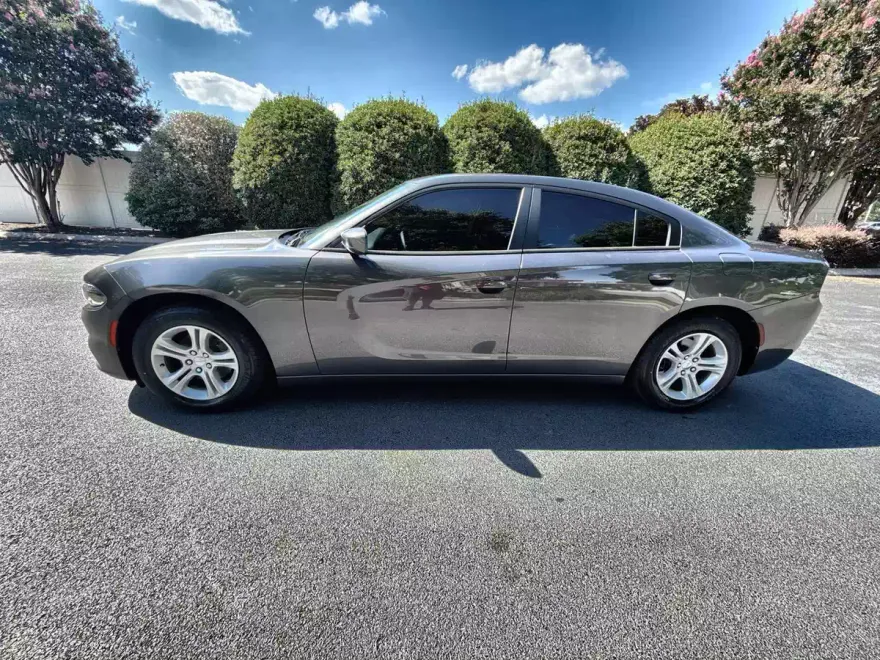 2016 Dodge Charger SE photo 1