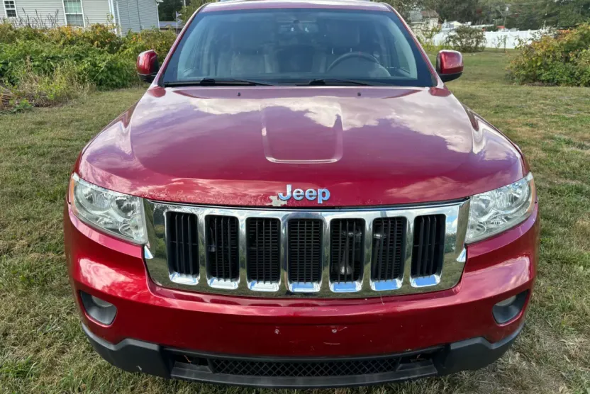 2011 Jeep Grand Cherokee Laredo photo 1