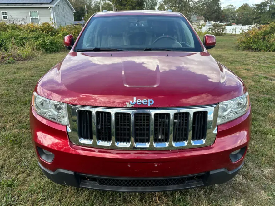 2011 Jeep Grand Cherokee Laredo photo 1
