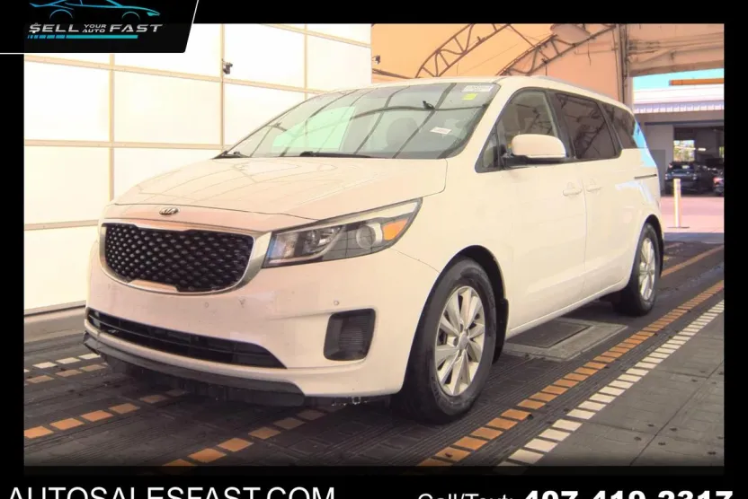 2017 Kia Sedona LX photo 1