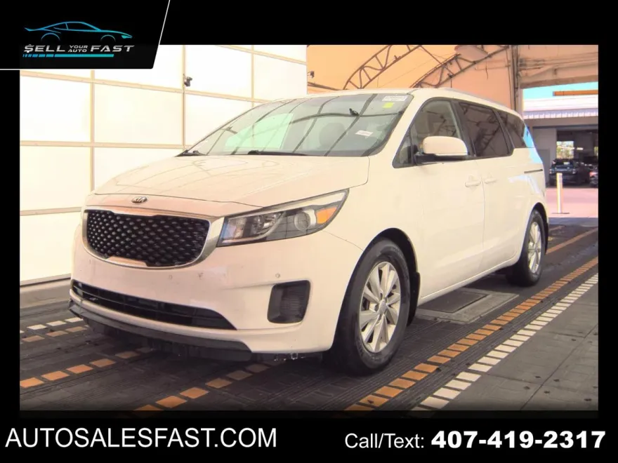 2017 Kia Sedona LX photo 1