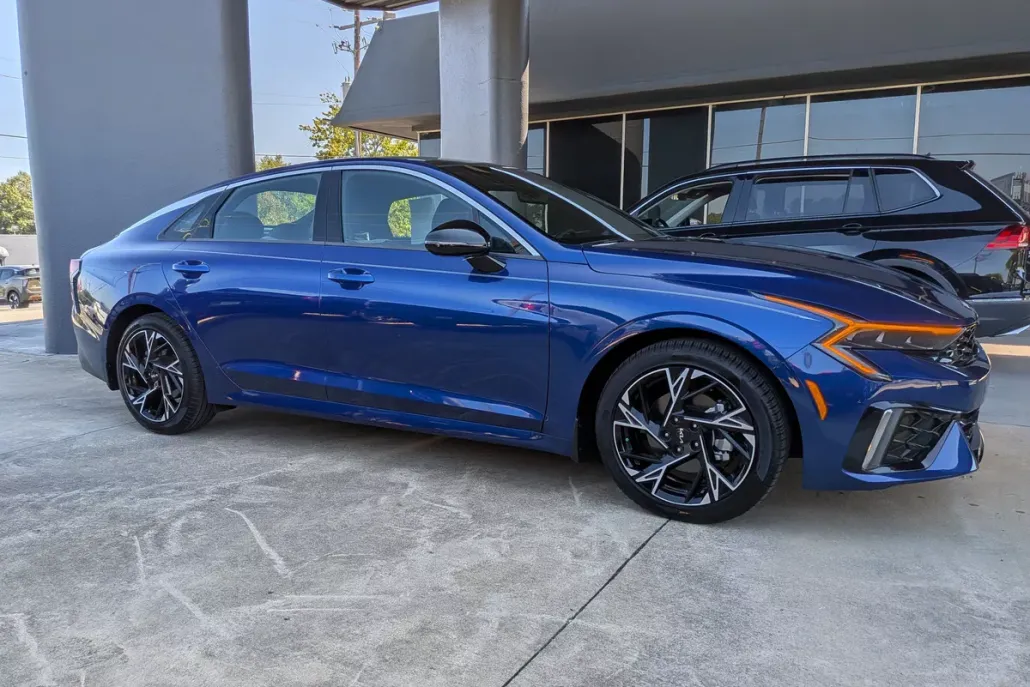 2025 Kia K5 GT-Line photo 1