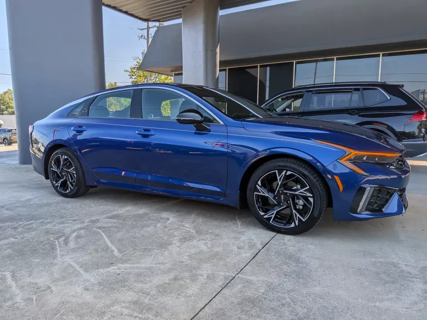 2025 Kia K5 GT-Line photo 1