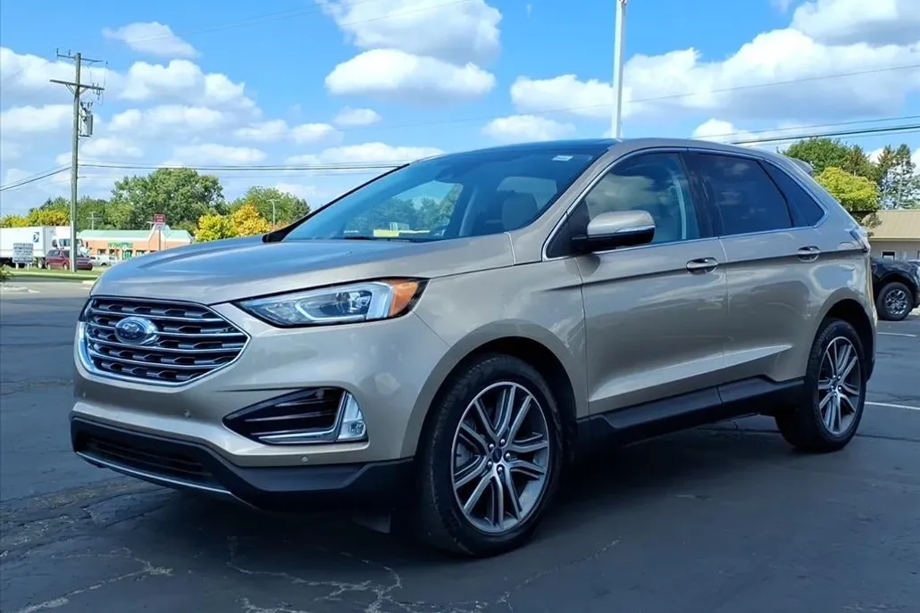 2021 Ford Edge Titanium photo 1