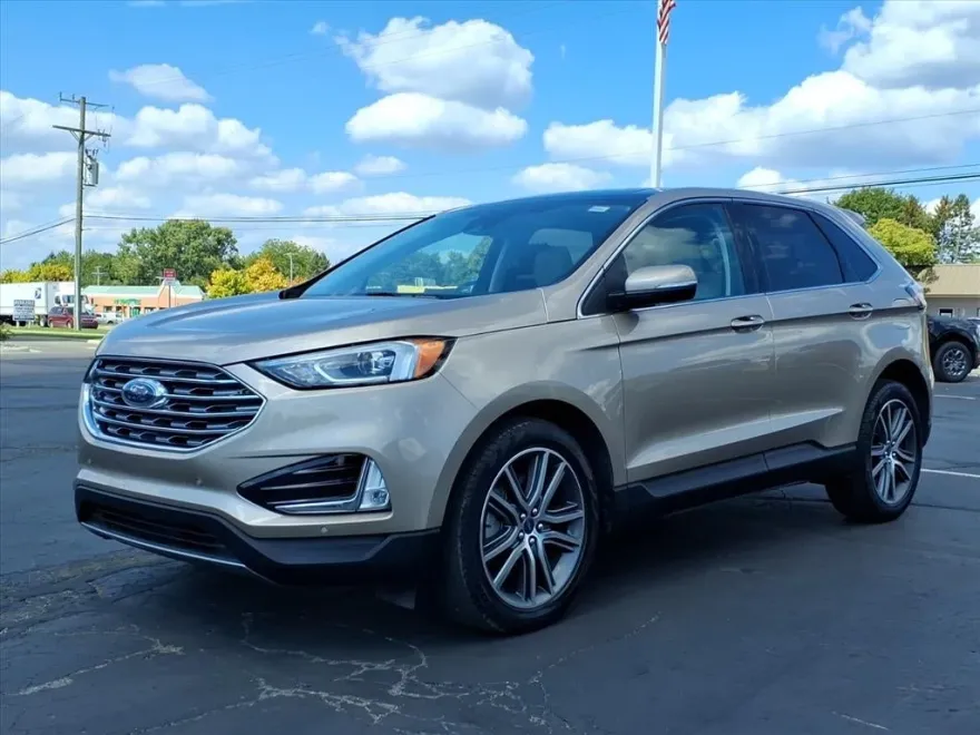 2021 Ford Edge Titanium photo 1