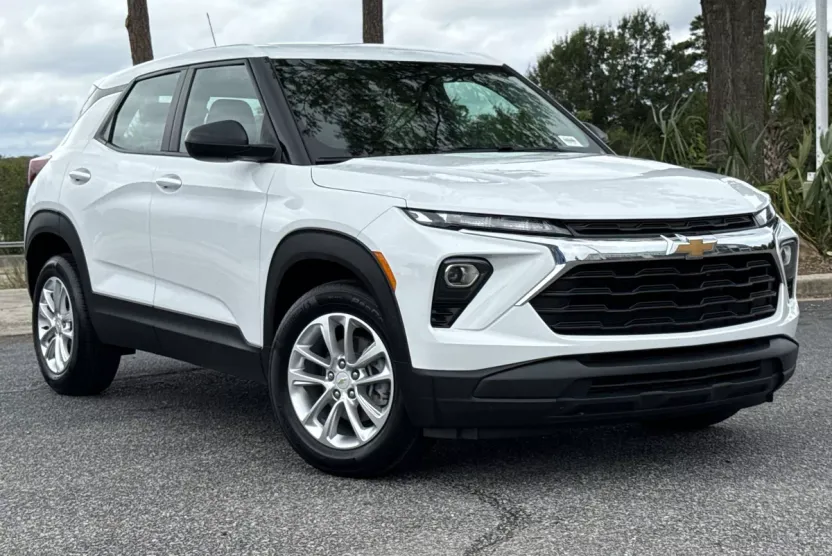 2024 Chevrolet Trailblazer LS photo 1