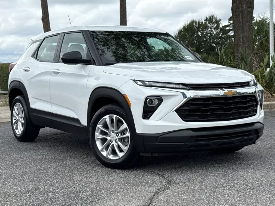 2024 Chevrolet Trailblazer LS photo 1