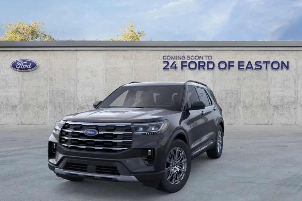2025 Ford Explorer photo 1
