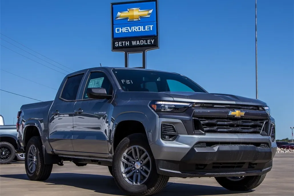 2025 Chevrolet Colorado Work Truck LT photo 1