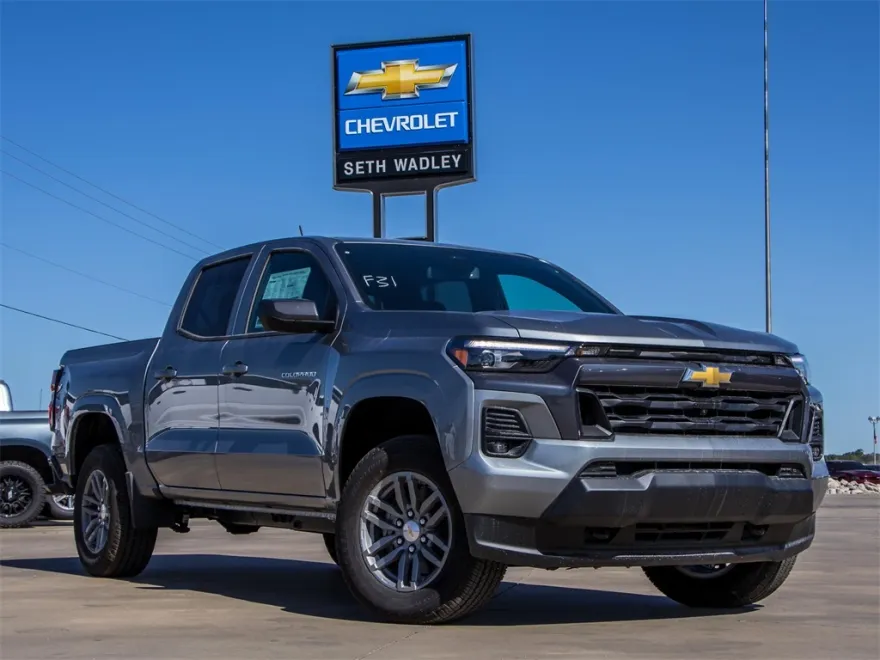 2025 Chevrolet Colorado Work Truck LT photo 1