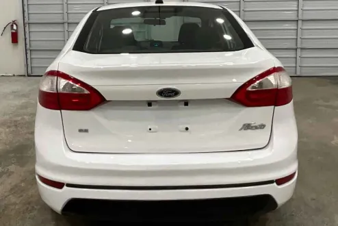 2015 Ford Fiesta SE photo 3