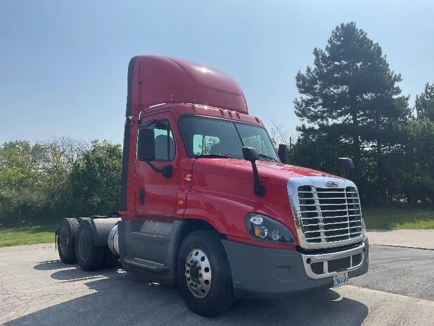 2018 Freightliner Cascadia 125" Sleeper Cab photo 1