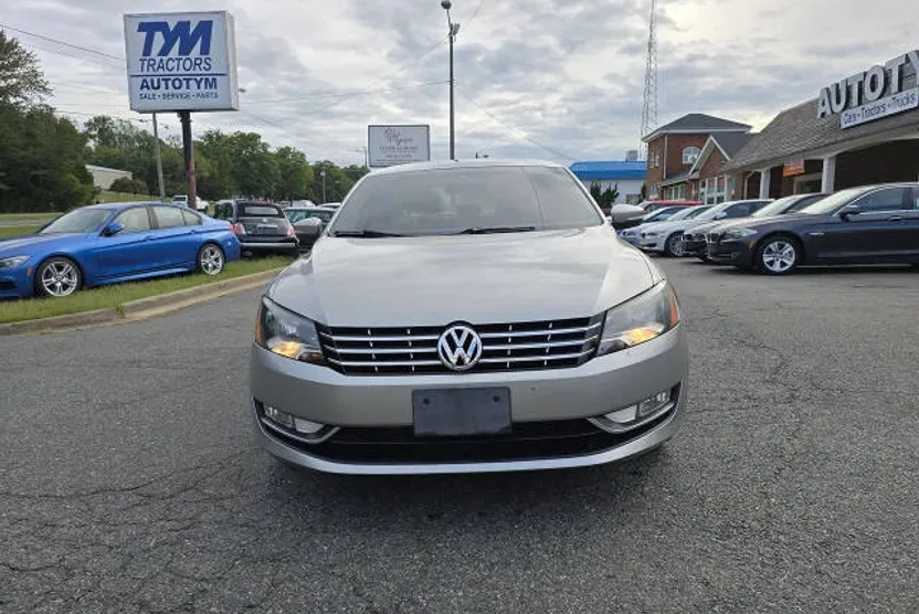 2014 Volkswagen Passat TDI SEL Premium photo 1